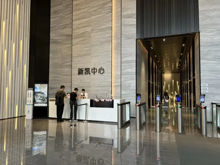 光算所在办公楼的公共大堂,并非公司独占办公空间